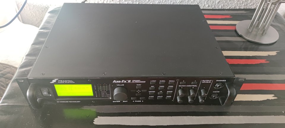 Fractal Axe Fx II + Thon Case