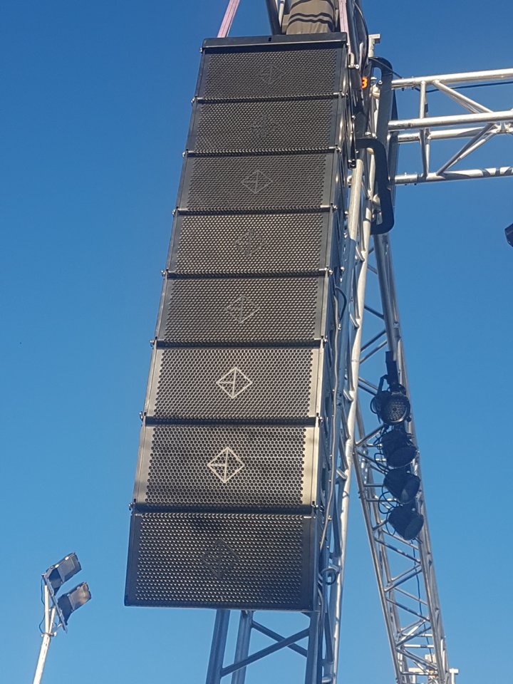 Line Array MAGA ME10V de segunda mano · Foto 1 de 3 · Cuenca · 1000 €