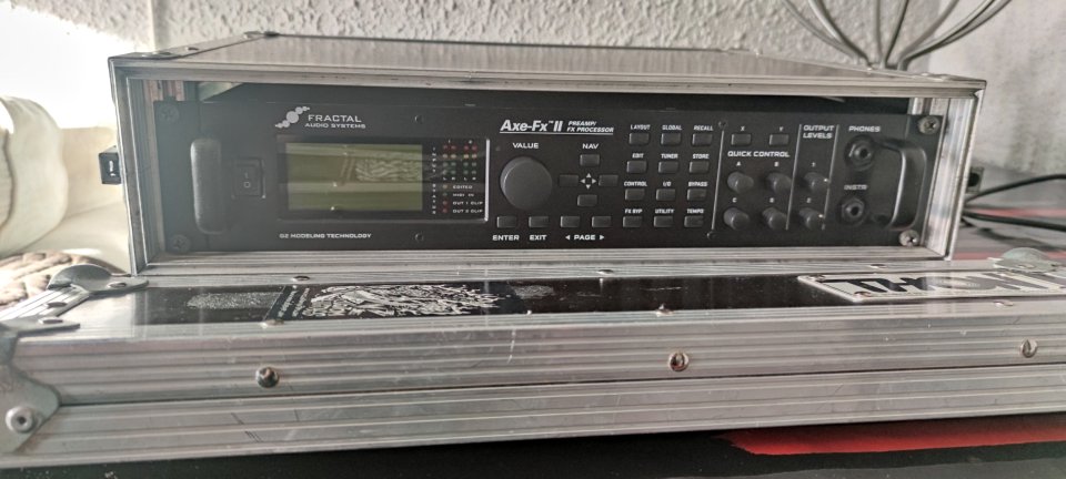 Fractal Axe Fx II + Thon Case