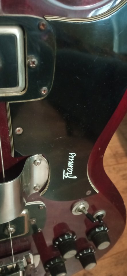 Bajo eléctrico Framus