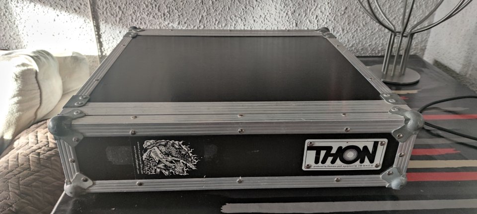 Fractal Axe Fx II + Thon Case