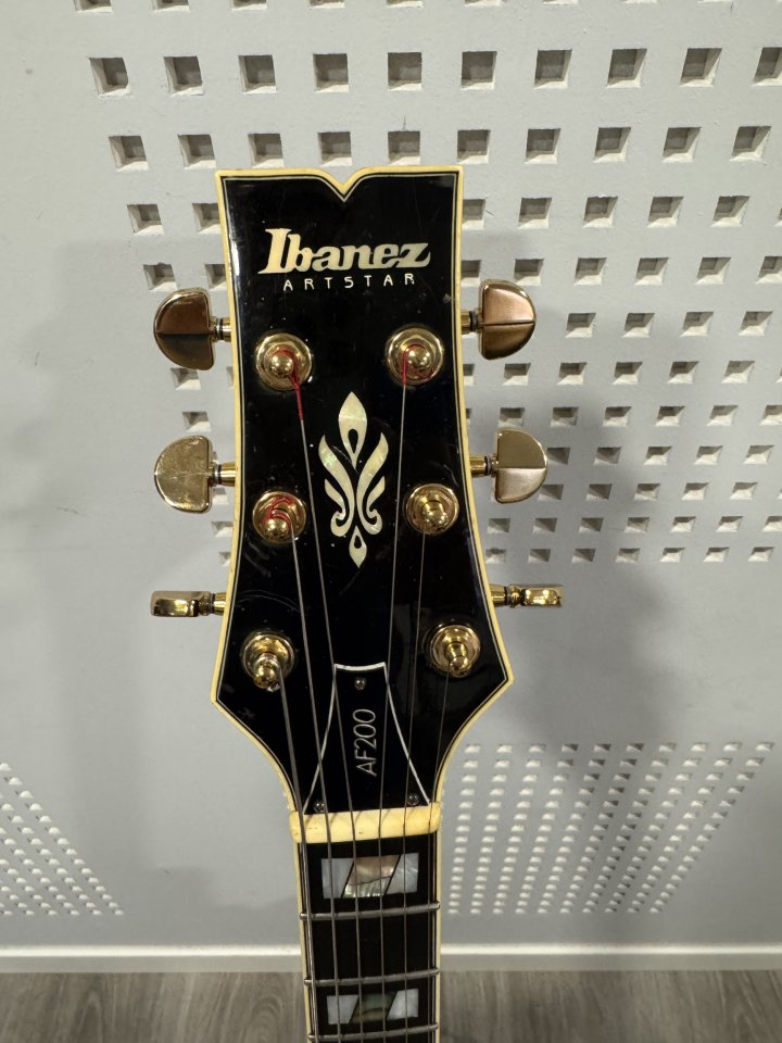 Ibanez Af 200 AV japonesa de segunda mano · Foto 8 de 10 · Valladolid