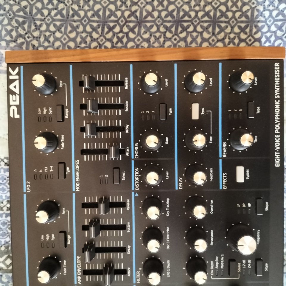 Novation Peak de segunda mano · Foto 3 de 5 · Asturias · 990 €