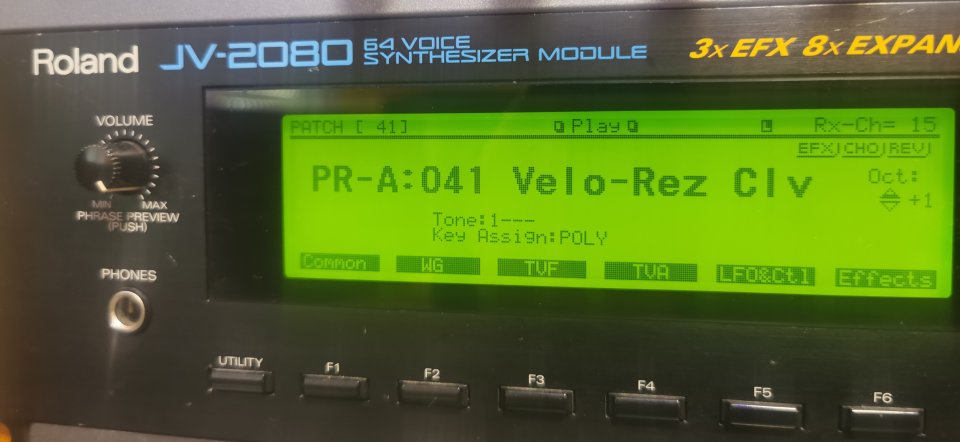 Sintetizador Roland JV 2080