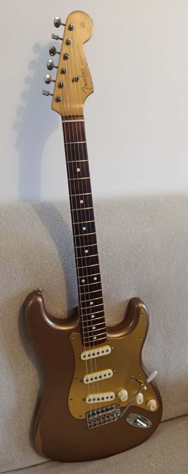 Fender stratocaster Vintera 60 Road worn. Radio 9'5 trastes NUEVOS de segunda mano · Foto 9 de 10 · Cantabria · 780 €