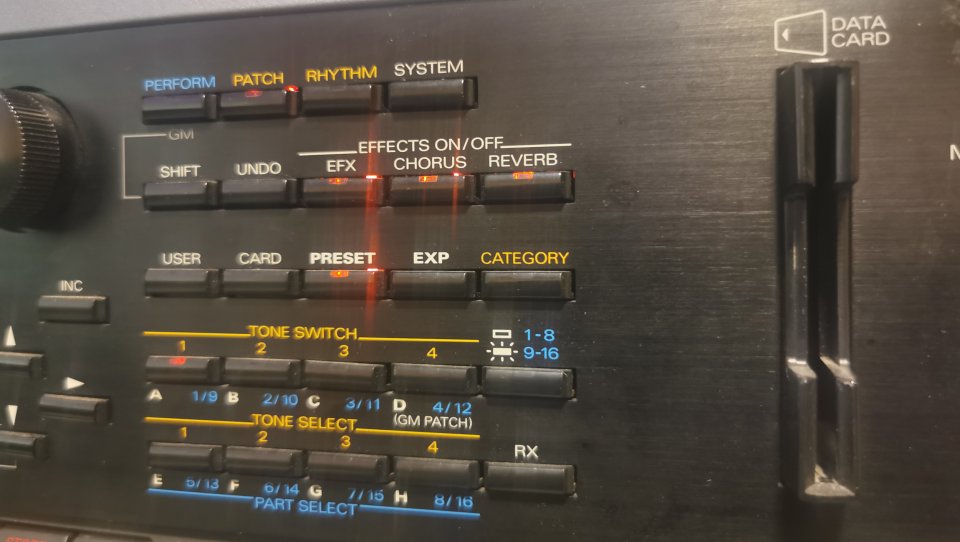 Sintetizador Roland JV 2080