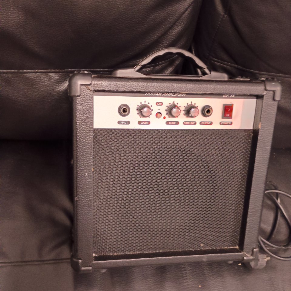 Amplificador Rocktile Gf15 de segunda mano · Foto 1 de 4 · Málaga · 25 €
