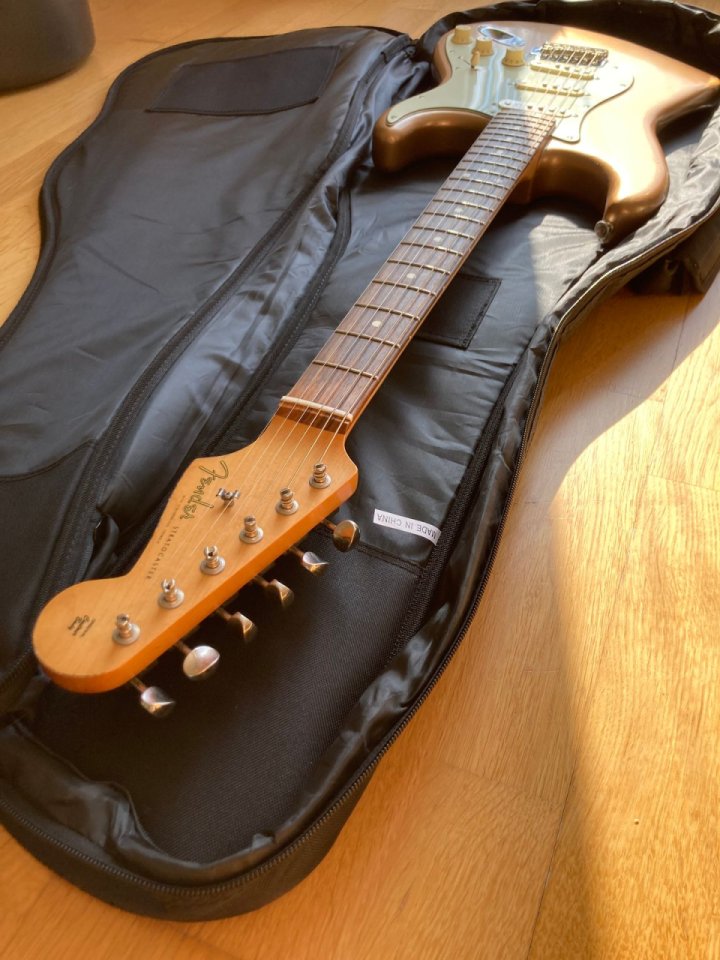 Fender stratocaster Vintera 60 Road worn. Radio 9'5 trastes NUEVOS de segunda mano · Foto 8 de 10 · Cantabria · 780 €
