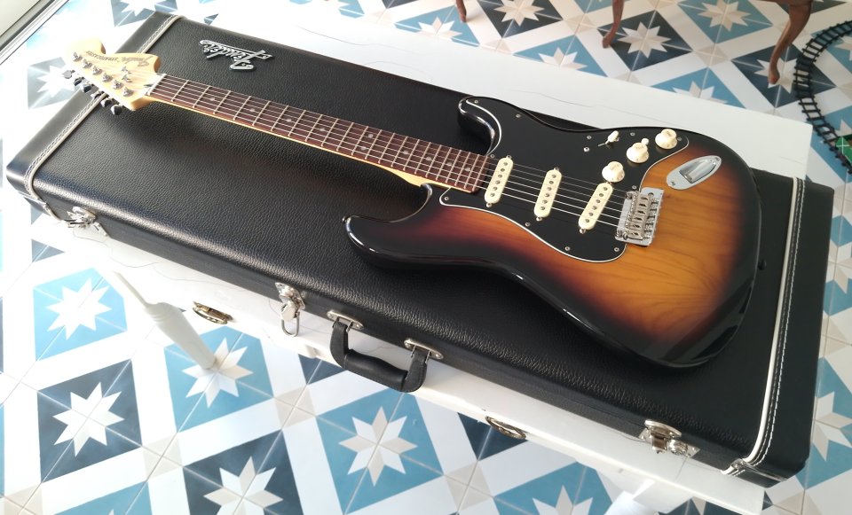 Fender Stratocaster Deluxe RW 2TSB