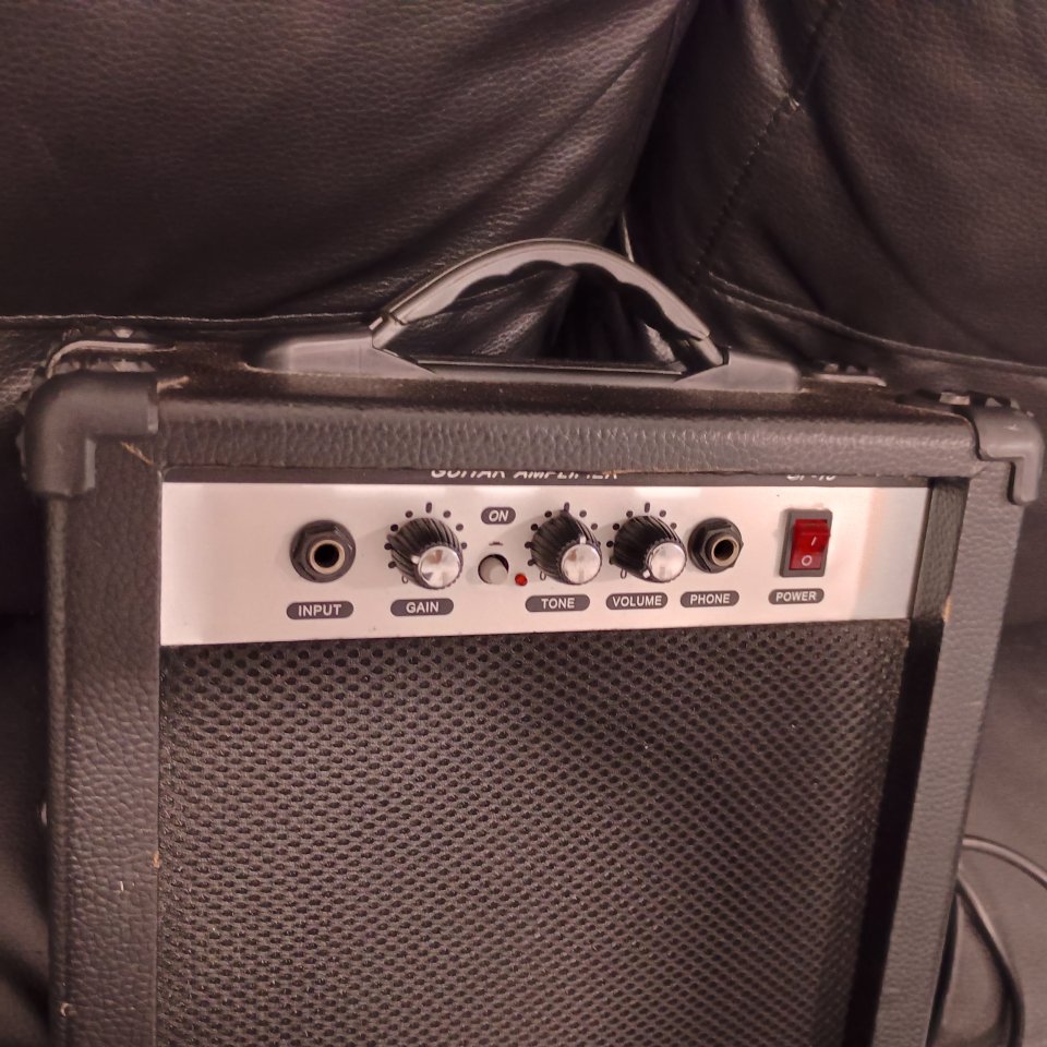 Amplificador Rocktile Gf15 de segunda mano · Foto 2 de 4 · Málaga · 25 €