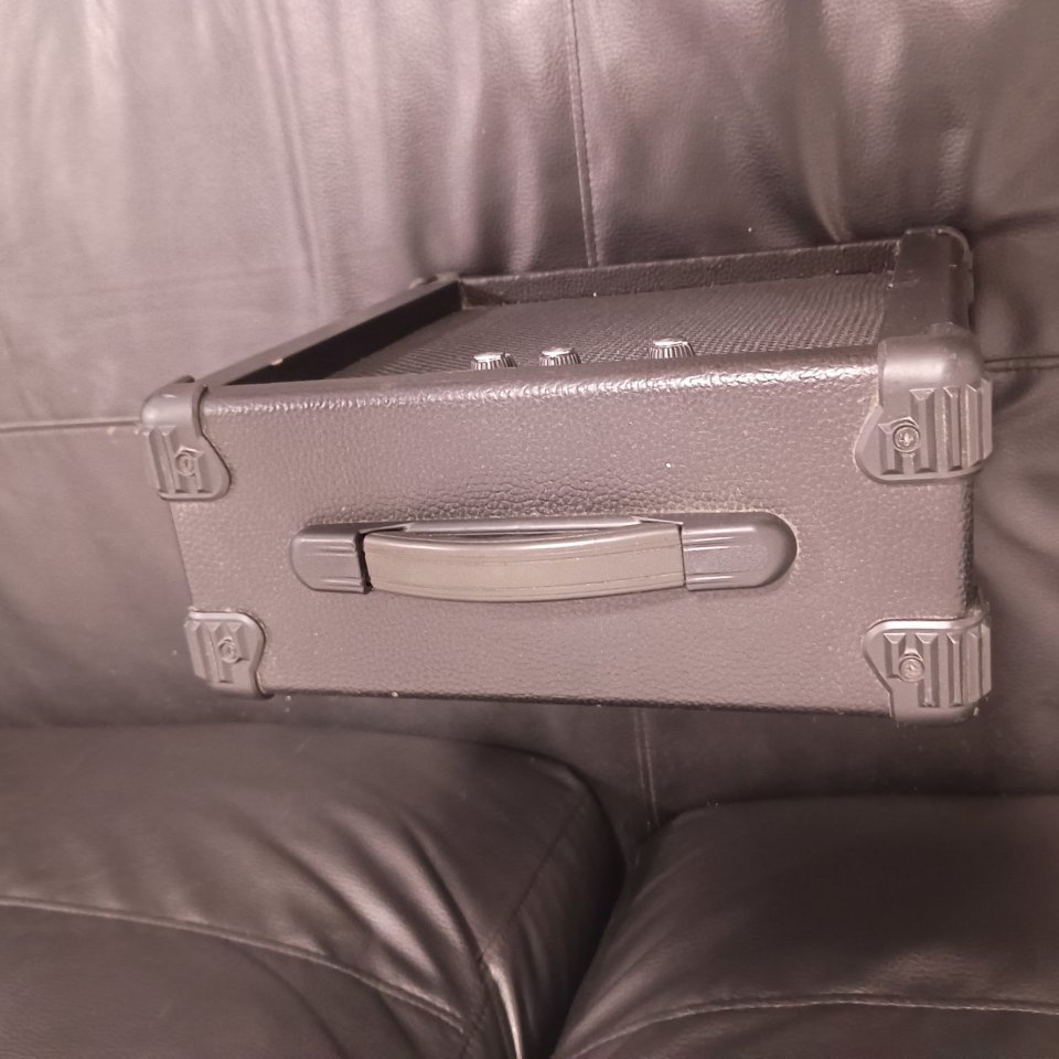 Amplificador Rocktile Gf15 de segunda mano · Foto 3 de 4 · Málaga · 25 €
