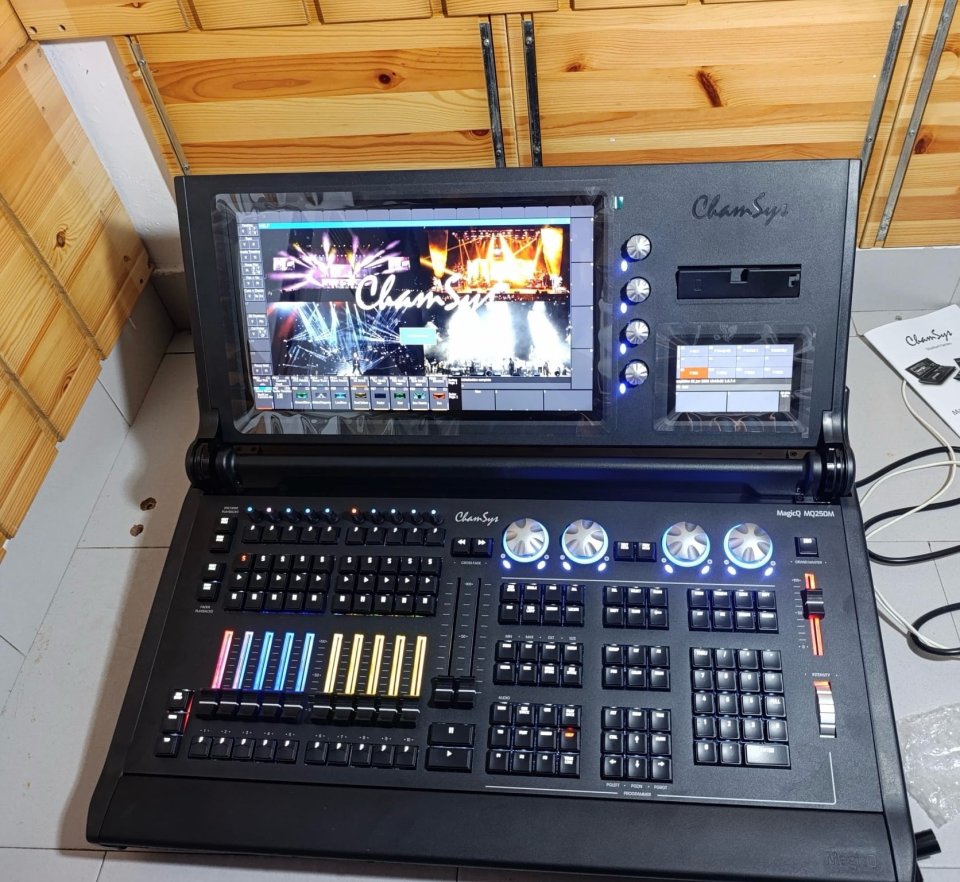 Mesa de Iluminación ChamSys MagicQ MQ250M de segunda mano · Foto 1 de 3 · Bizkaia · 18500 €