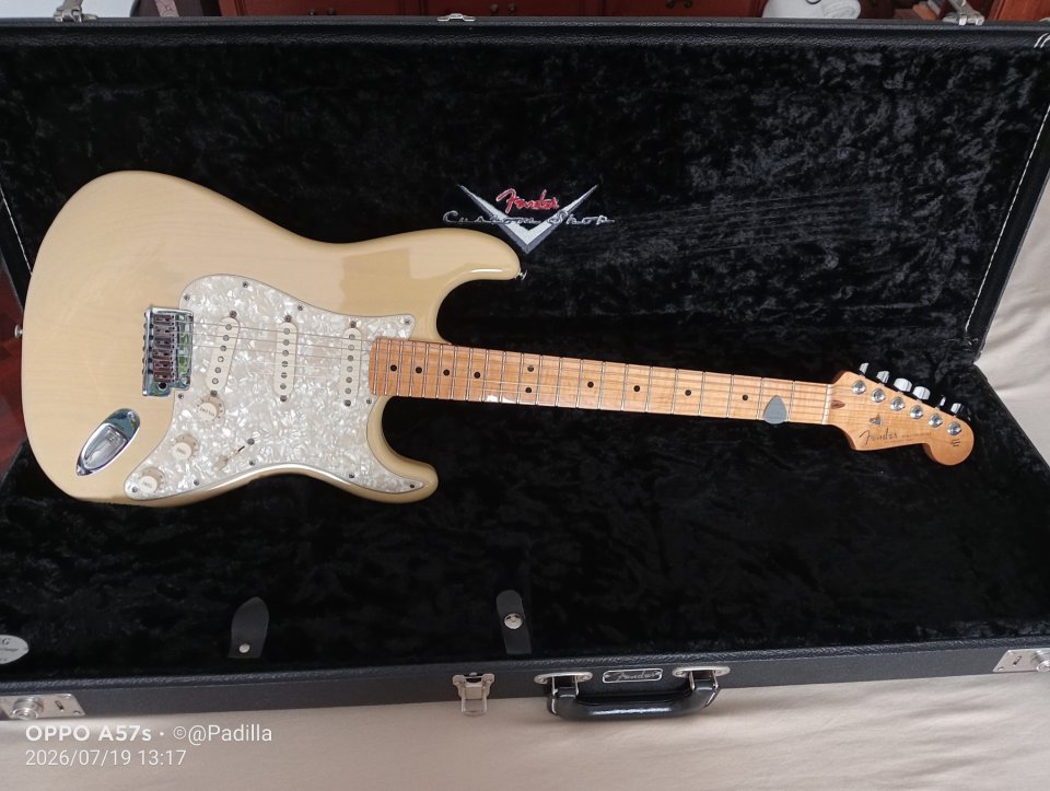 Fender Custom Shop Classic Stratocaster 2007. de segunda mano · Foto 7 de 8 · A Coruña · 3456 €