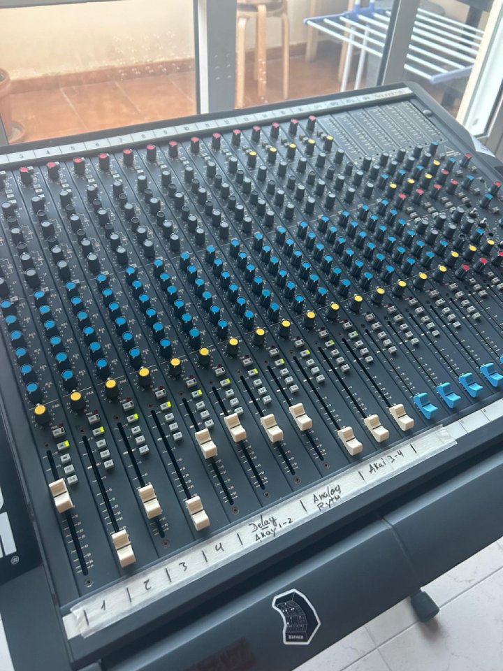 Vendo Soundcraft Delta DLX