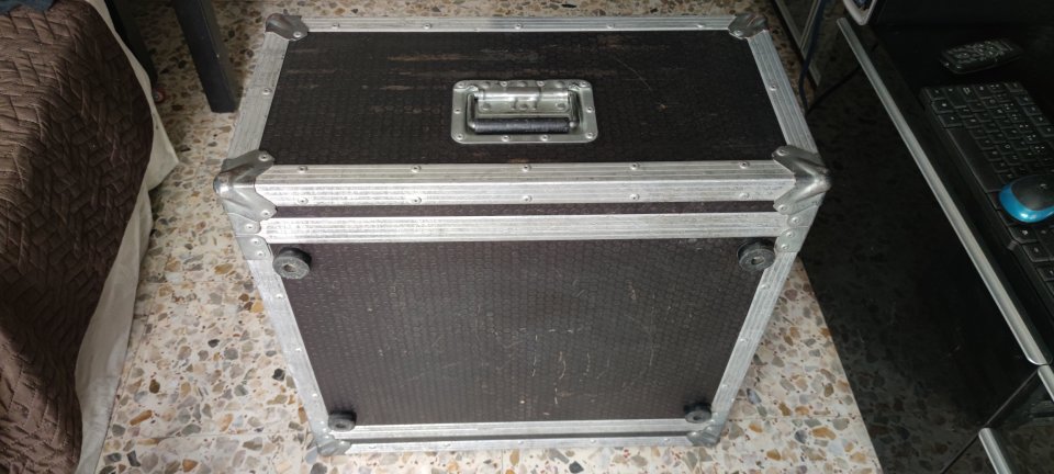 Flightcase Rack 4U flotante
