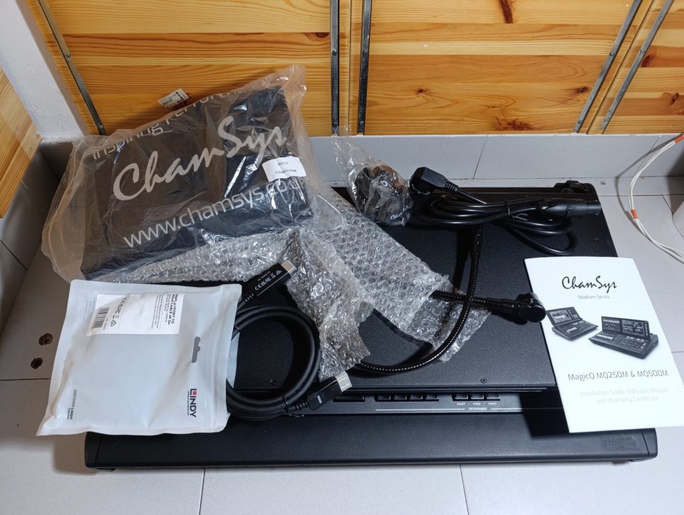 Mesa de Iluminación ChamSys MagicQ MQ250M de segunda mano · Foto 3 de 3 · Bizkaia · 18500 €
