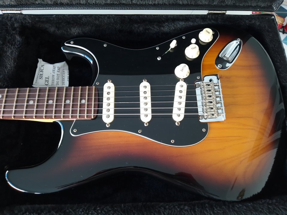 Fender Stratocaster Deluxe RW 2TSB
