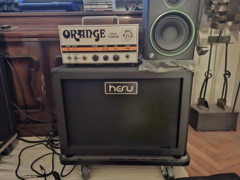 Orange Tiny Terror + pantalla 1x12 hesu con v30 de segunda mano · Ávila · 420 €