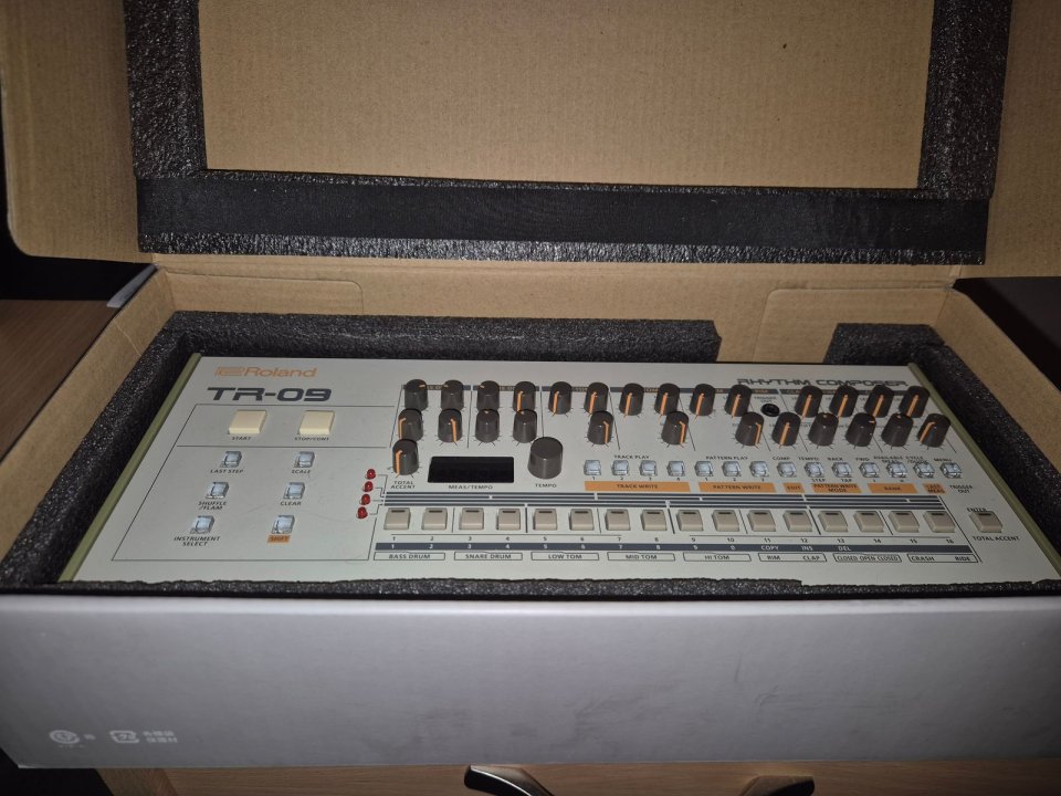 Roland TR-09 de segunda mano · Foto 2 de 2 · Madrid · 300 €