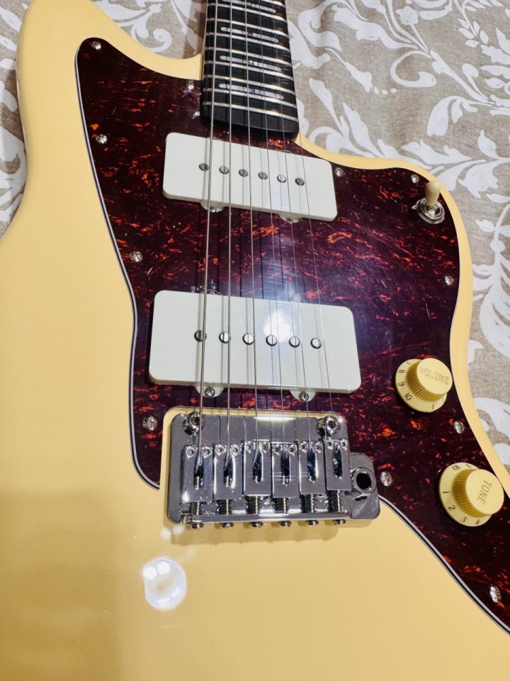 Sire J3 larry carlton de segunda mano · Foto 2 de 10 · SC Tenerife · 220 €