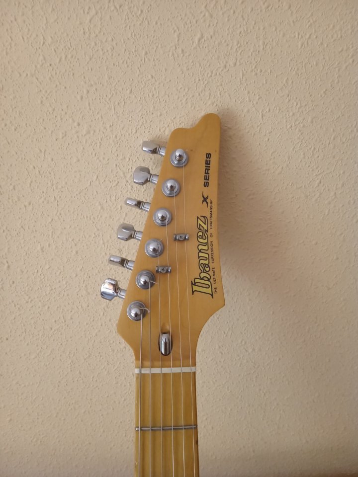 Ibanez serie x flying V de segunda mano · Foto 3 de 10 · Navarra · 250 €