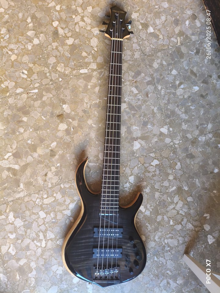 Sire Marcus Miller M7 5 cuerdas