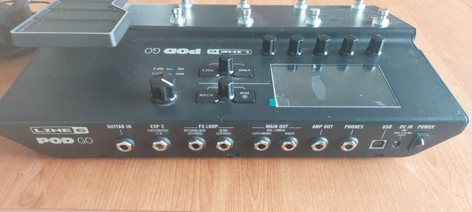 Pod go y altavoz FRFR POWER CAB 112 LINE 6