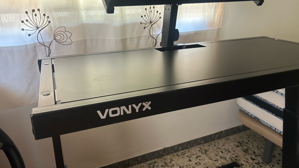 Stand portátil para dj de segunda mano · Foto 2 de 6 · Cáceres · 140 €