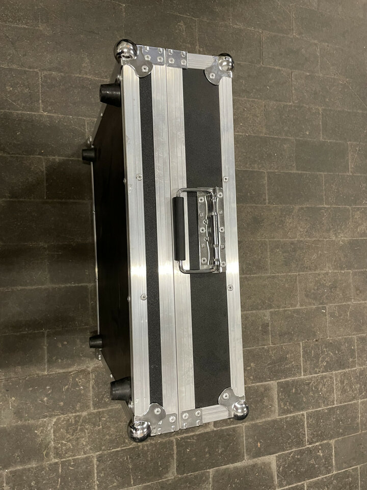 Mesa de iluminación DMX 1.024 canales (2 universos)