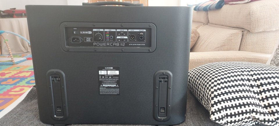 Pod go y altavoz FRFR POWER CAB 112 LINE 6