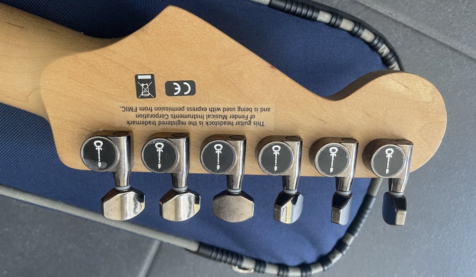 Charvel Pro-Mod San Dimas HH FR - Purple Haze con funda y upgrade en puente de segunda mano · Foto 8 de 10 · Girona · 600 €