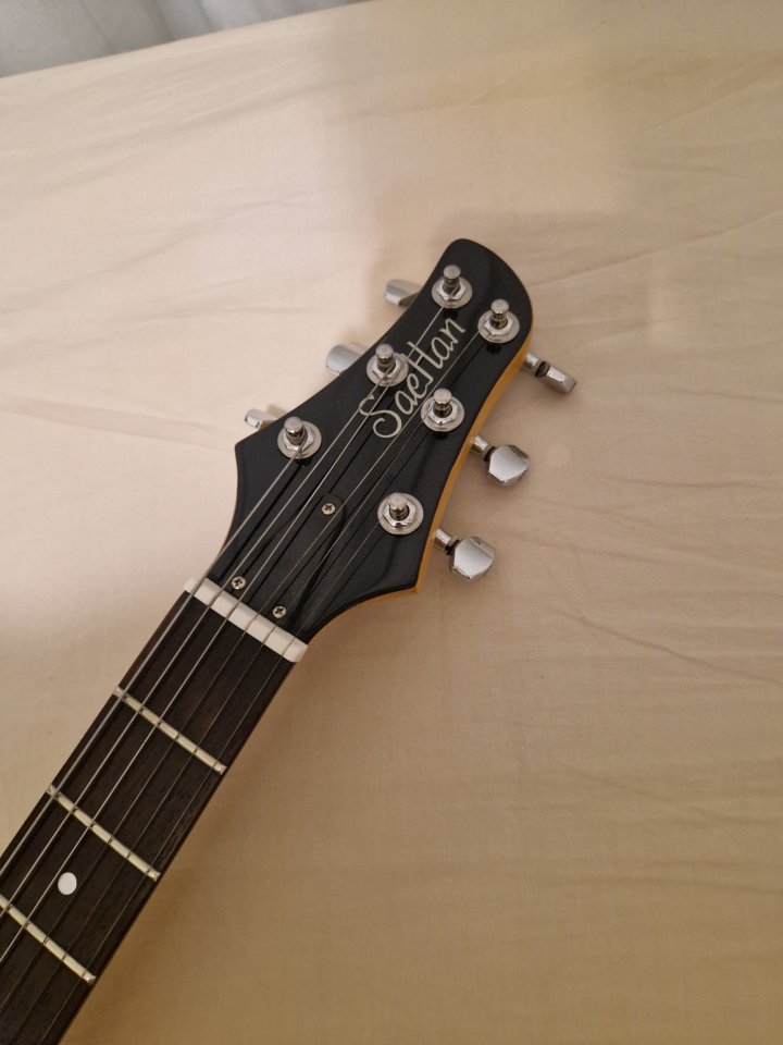 Guitarras varias de segunda mano · Foto 3 de 8 · Zaragoza · 300 €