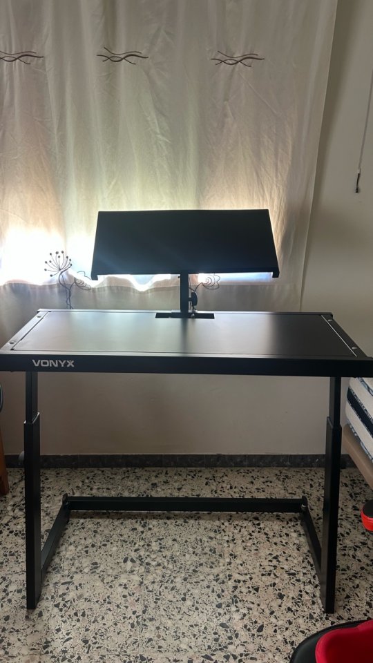 Stand portátil para dj de segunda mano · Foto 3 de 6 · Cáceres · 140 €