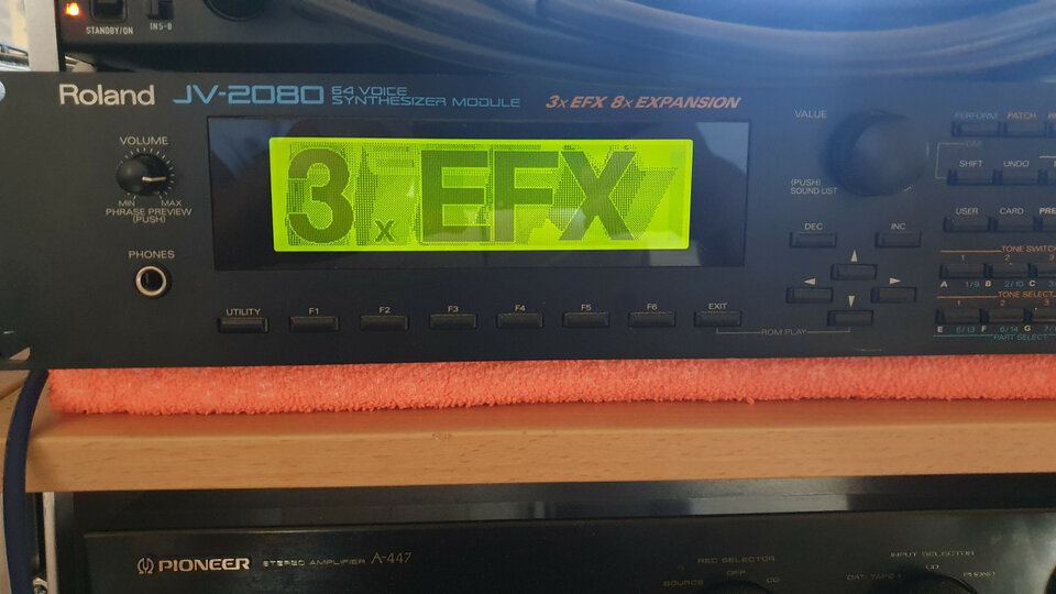 Roland JV2080 + 3 Expansiones