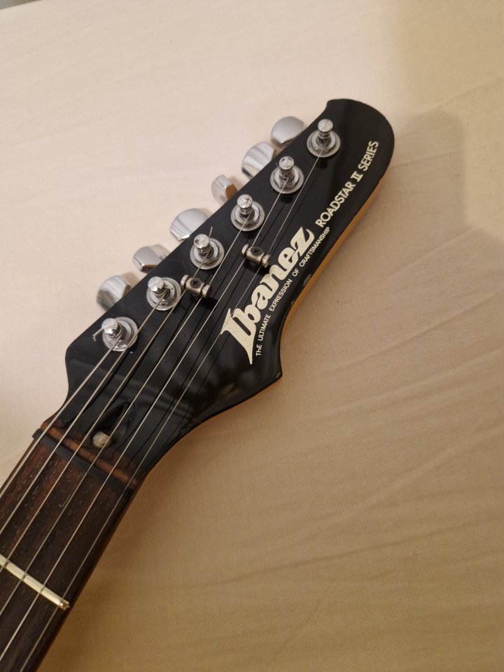 Guitarras varias de segunda mano · Foto 4 de 8 · Zaragoza · 300 €