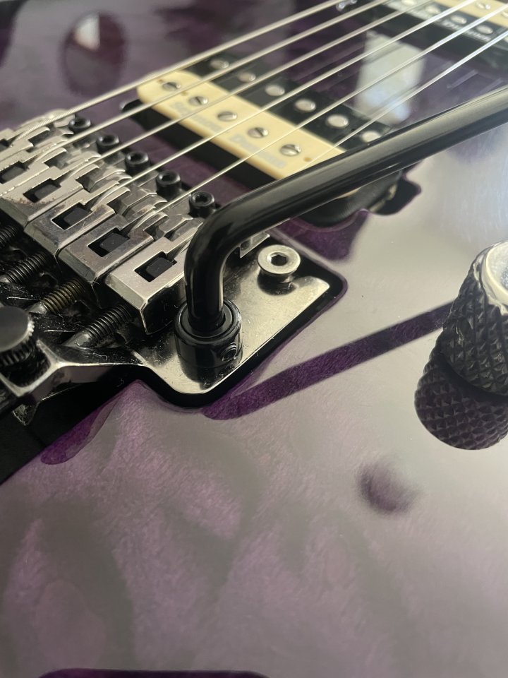 Charvel Pro-Mod San Dimas HH FR - Purple Haze con funda y upgrade en puente de segunda mano · Foto 10 de 10 · Girona · 600 €