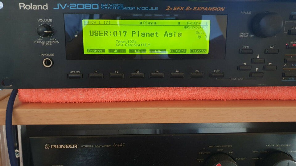 Roland JV2080 + 3 Expansiones