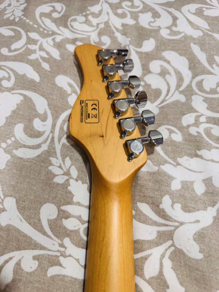 Sire J3 larry carlton de segunda mano · Foto 7 de 10 · SC Tenerife · 220 €