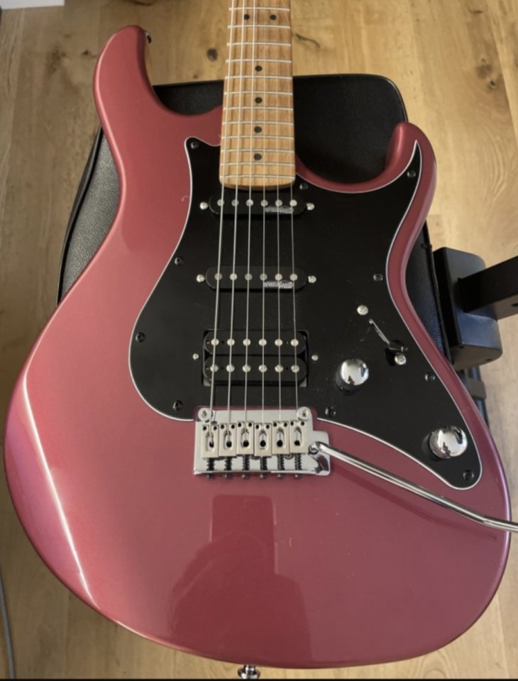 Guitarras varias de segunda mano · Foto 6 de 8 · Zaragoza · 300 €