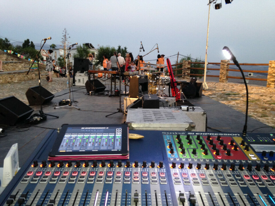 Se Ofrece Técnico de Sonido