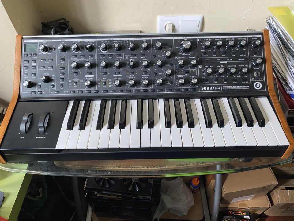 Moog Sub 37 Tribute Edition 2010s - Black de segunda mano · Foto 1 de 2 · Pontevedra · 1350 €