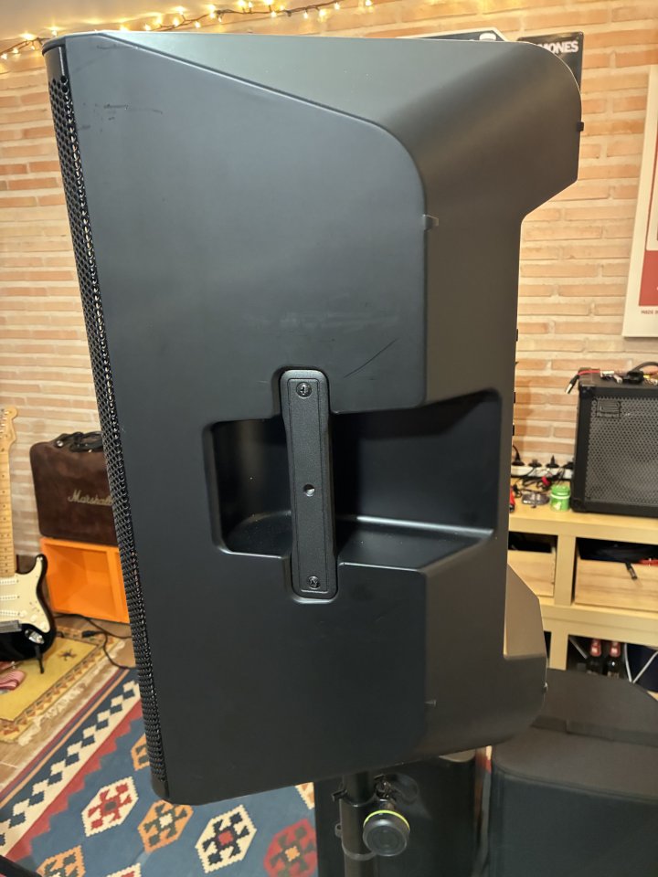 Equipo de sonido PA Yamaha DXR-12 de segunda mano · Foto 10 de 10 · Toledo · 1450 €