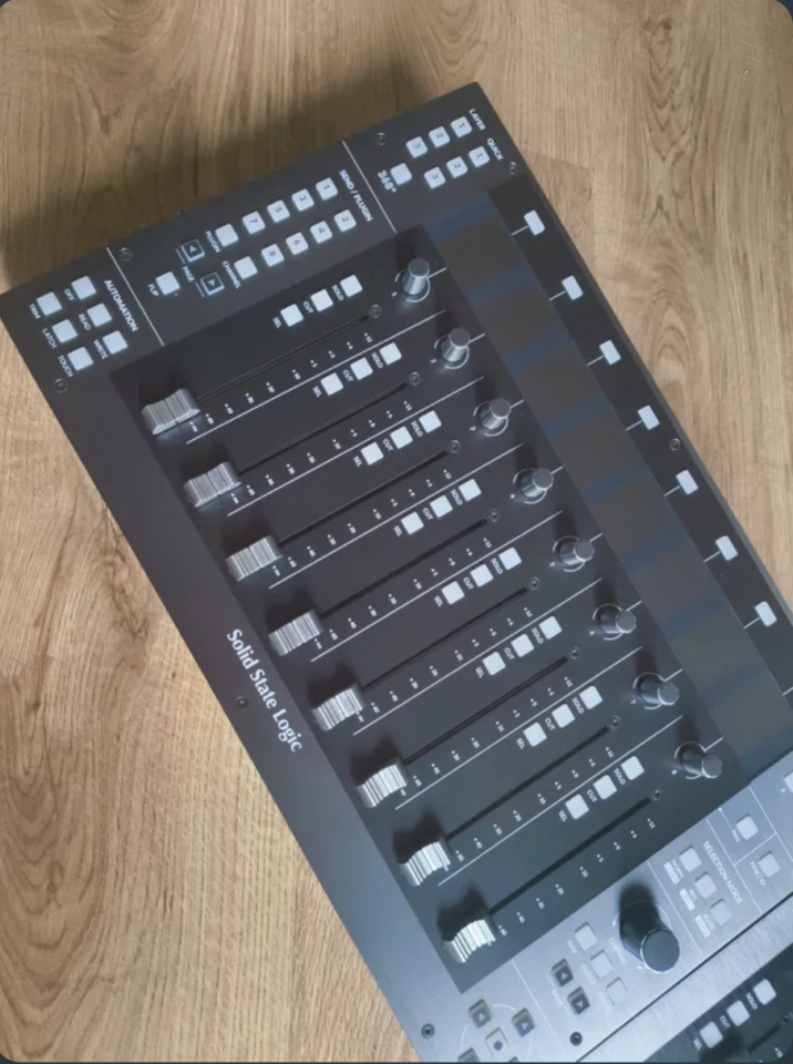 Solid State Logic UF-8 SSL Controlador 8 faders automatizados