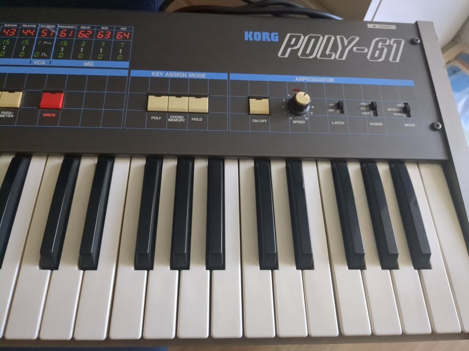 Korg poly 61 para restaurar o piezas de segunda mano · Foto 4 de 5 · Valladolid · 150 €