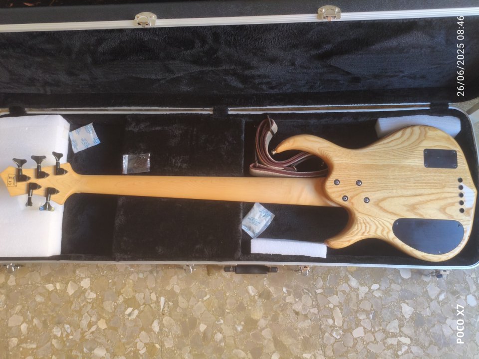 Sire Marcus Miller M7 5 cuerdas