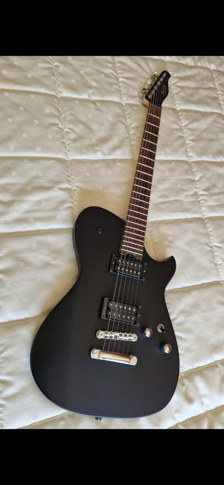 Guitarras varias de segunda mano · Foto 7 de 8 · Zaragoza · 300 €