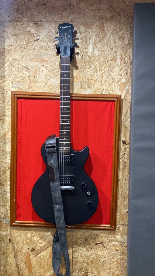 Se busca guitarrista para banda ítalo/española de segunda mano · Barcelona