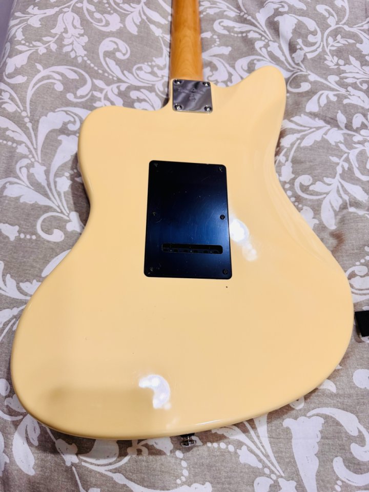 Sire J3 larry carlton de segunda mano · Foto 9 de 10 · SC Tenerife · 220 €
