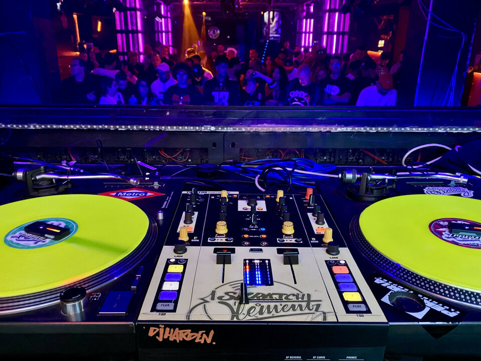 ¿Te gustaría aprender a ser DJ y dominar el arte de las mezclas?