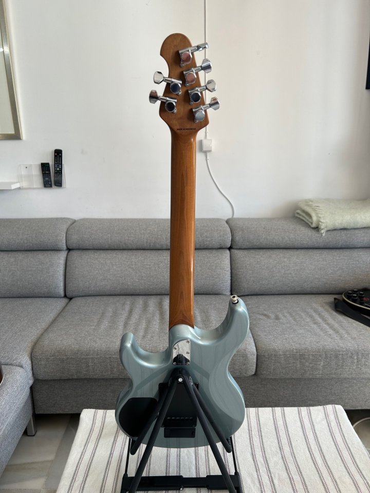 Guitarra eléctrica Sterling by Music Man Luke (Steve Lukather Signature) de segunda mano · Foto 2 de 3 · Málaga · 600 €